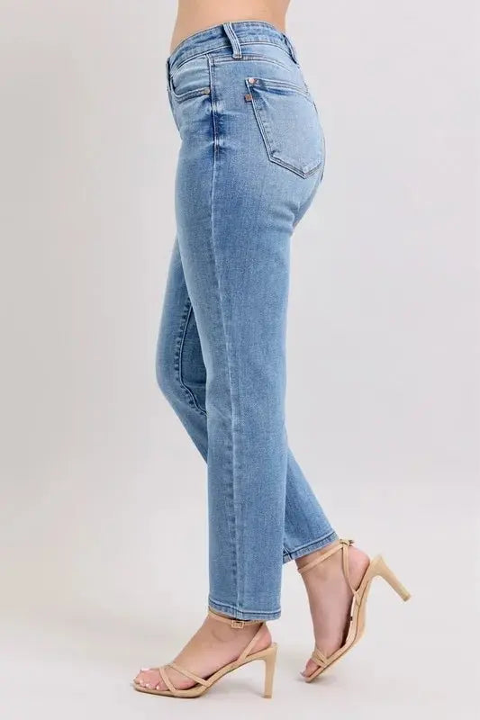Judy Blue Vintage Wash Plus Size Women&#39;s Slim Jeans: Comfy &amp; Flattering