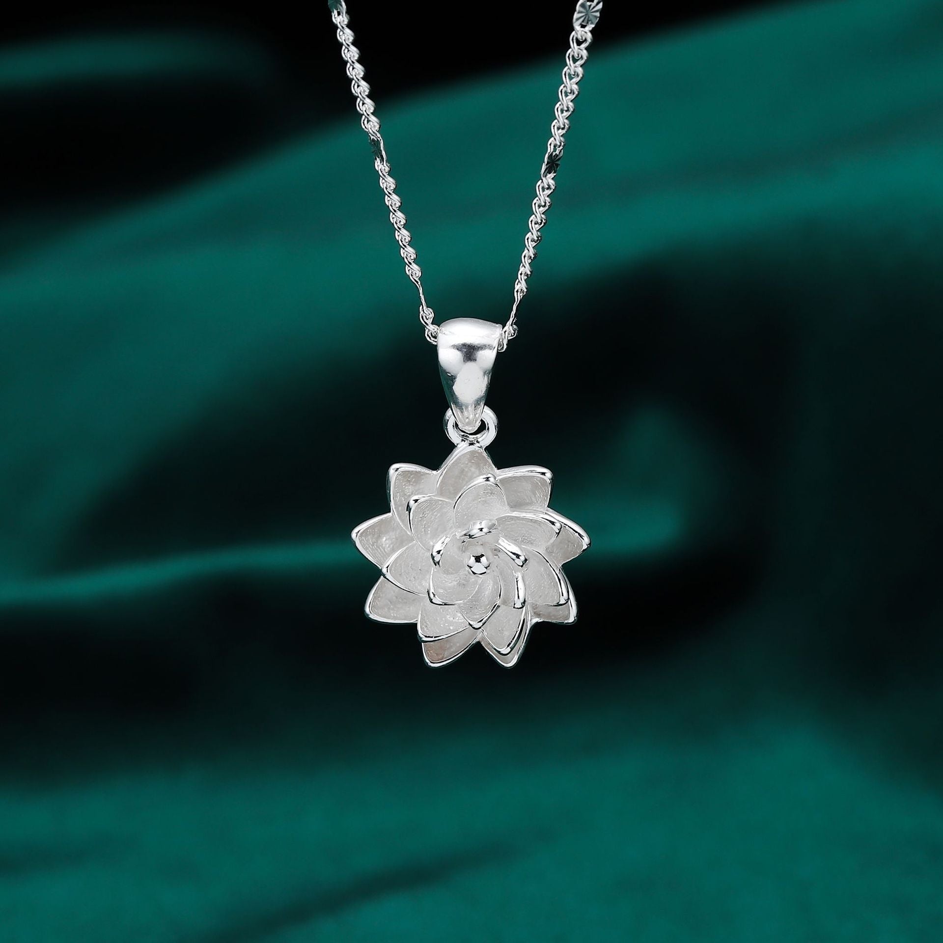 Pure Silver 990 Rotating Lotus Pendant Clavicle Necklace